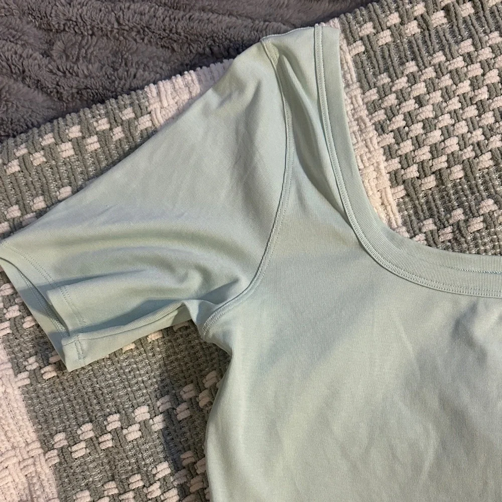 Womens lululemon cropped short sleeve